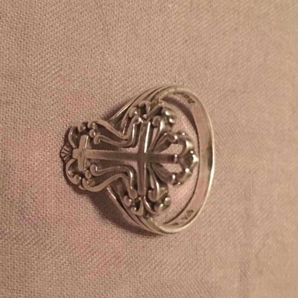 Size 5 sterling silver cross ring - Picture 8 of 9
